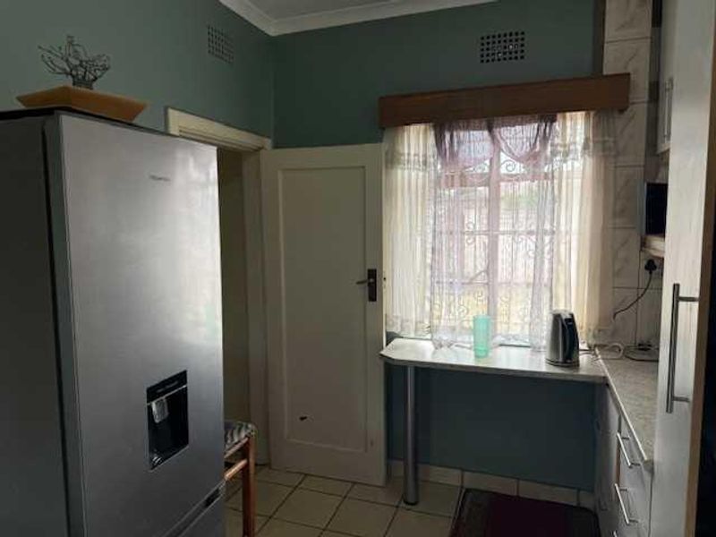 Versatile Family Home with Two Income-Generating Flats - Photo 9