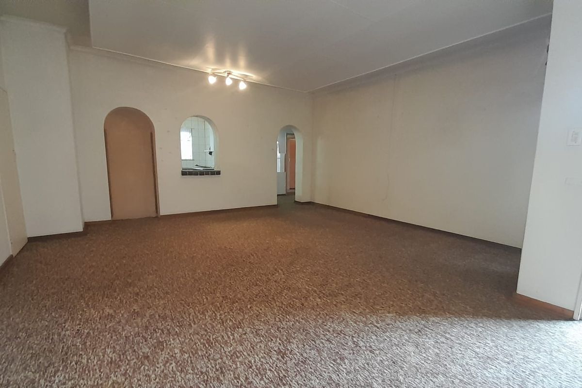 Spacious Family Home with investment potential - Photo 2