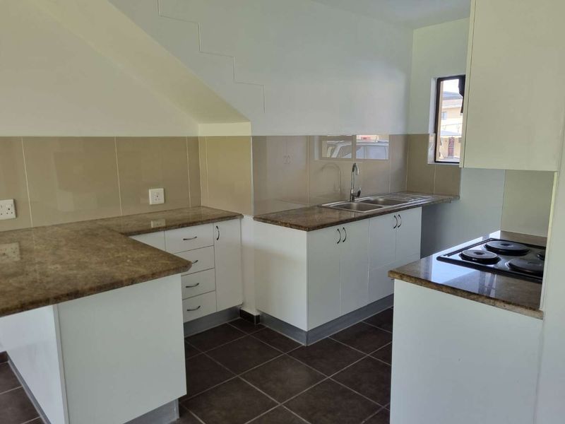 Experience this Delightful, Stylish Ground Floor Apartment in the hart of Gonubie. - Photo 5