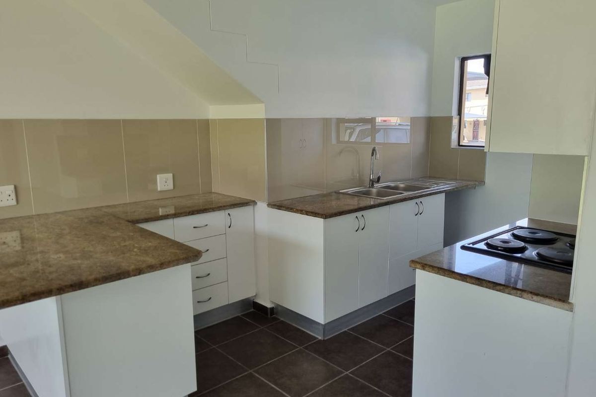 Experience this Delightful, Stylish Ground Floor Apartment in the hart of Gonubie. - Photo 3