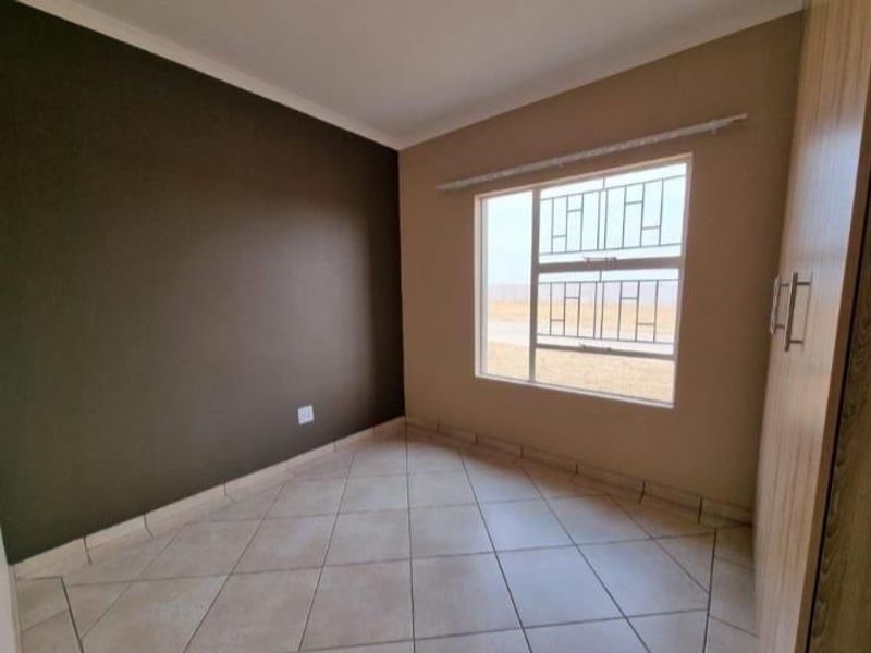 Pet-Friendly Townhouse in Sought-After Kookrus - Photo 8