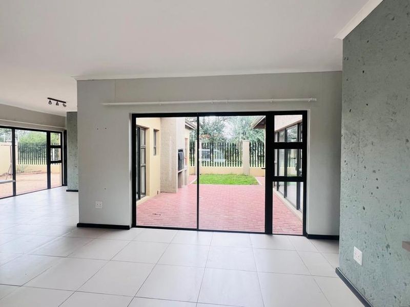 Welcome to a serene and secure haven in the heart of Camelthorn Estates in Okahandja! - Photo 2