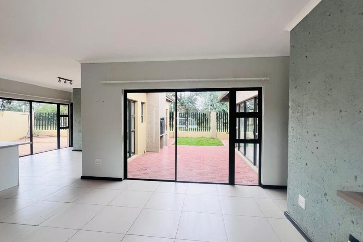 Welcome to a serene and secure haven in the heart of Camelthorn Estates in Okahandja! - Photo 2