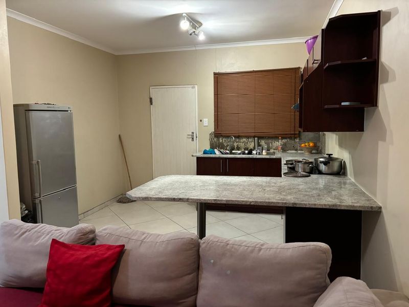 FIVE RAND PROPERTY FOR SALE. - Photo 3