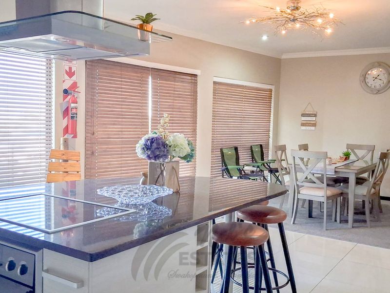 Penthouse For Sale in Central Vineta, Swakopmund - Photo 6