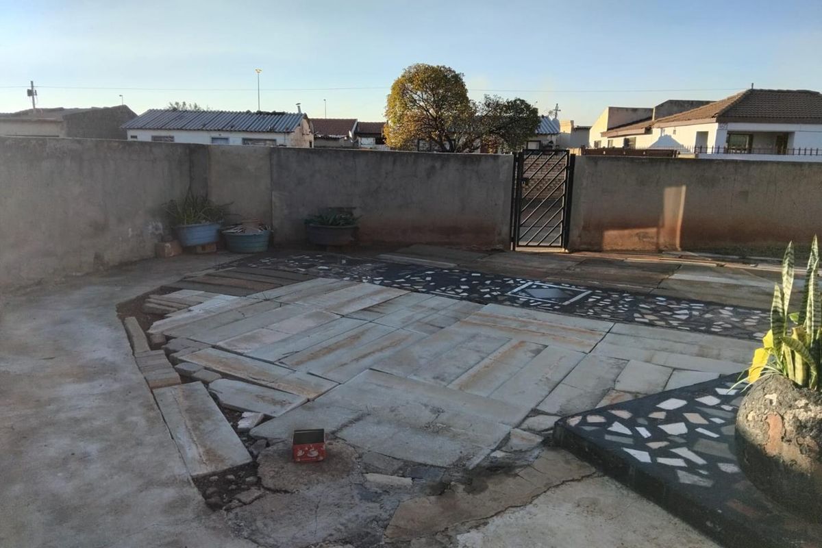 CORNER HOUSE IN VOSLOORUS - Photo 5
