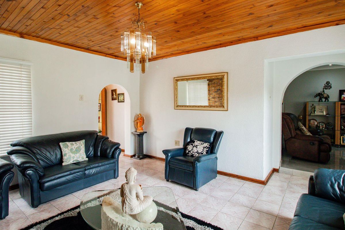 Cozy 4 Bedroom House For Sale. - Photo 4