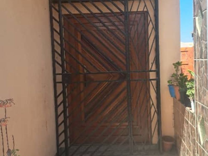 4 Bedroom HOUSE FOR SALE/Additional 3 Outside Flats - Photo 9