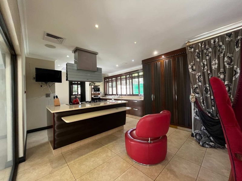 Experience Unmatched Coastal Luxury – Freestanding 5-Bedroom Home in Zimbali for Rent - Photo 6