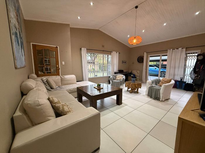 Property #2499503, House Rental Monthly in Queenswood