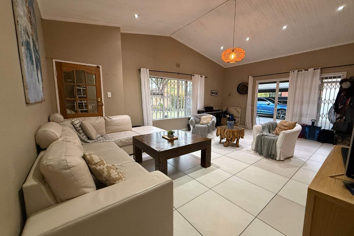 3 Bed, 2.5 bath family home in Queenswood Ext 2 - Photo 4