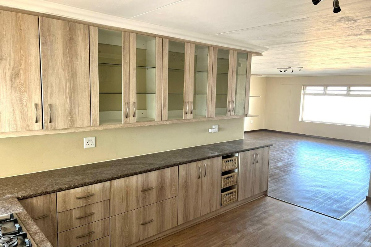 6 Bedroom House FOR SALE in River Plots, Swakopmund - Photo 2