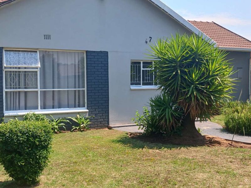 Property on a main road - Photo 8