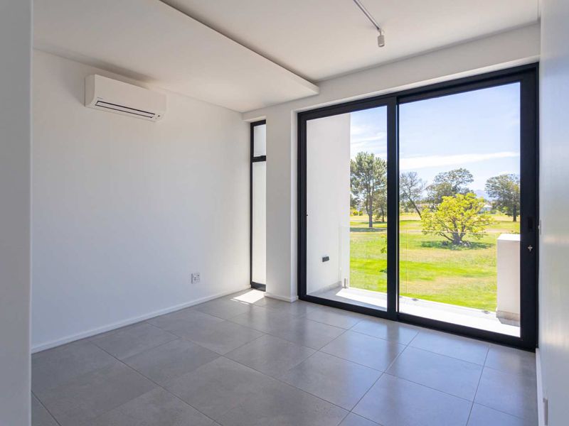 Two-bedroom apartment in the vibrant hub of Val de Vie Estate - Photo 4