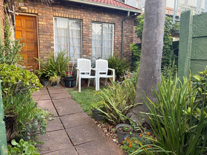 Property #2488137, Townhouse Rental Monthly in Rietfontein