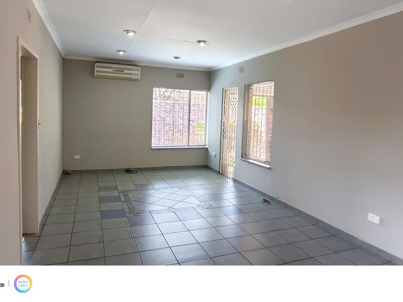 Pet Friendly Simplex for sale in Brackenhurst - Photo 3