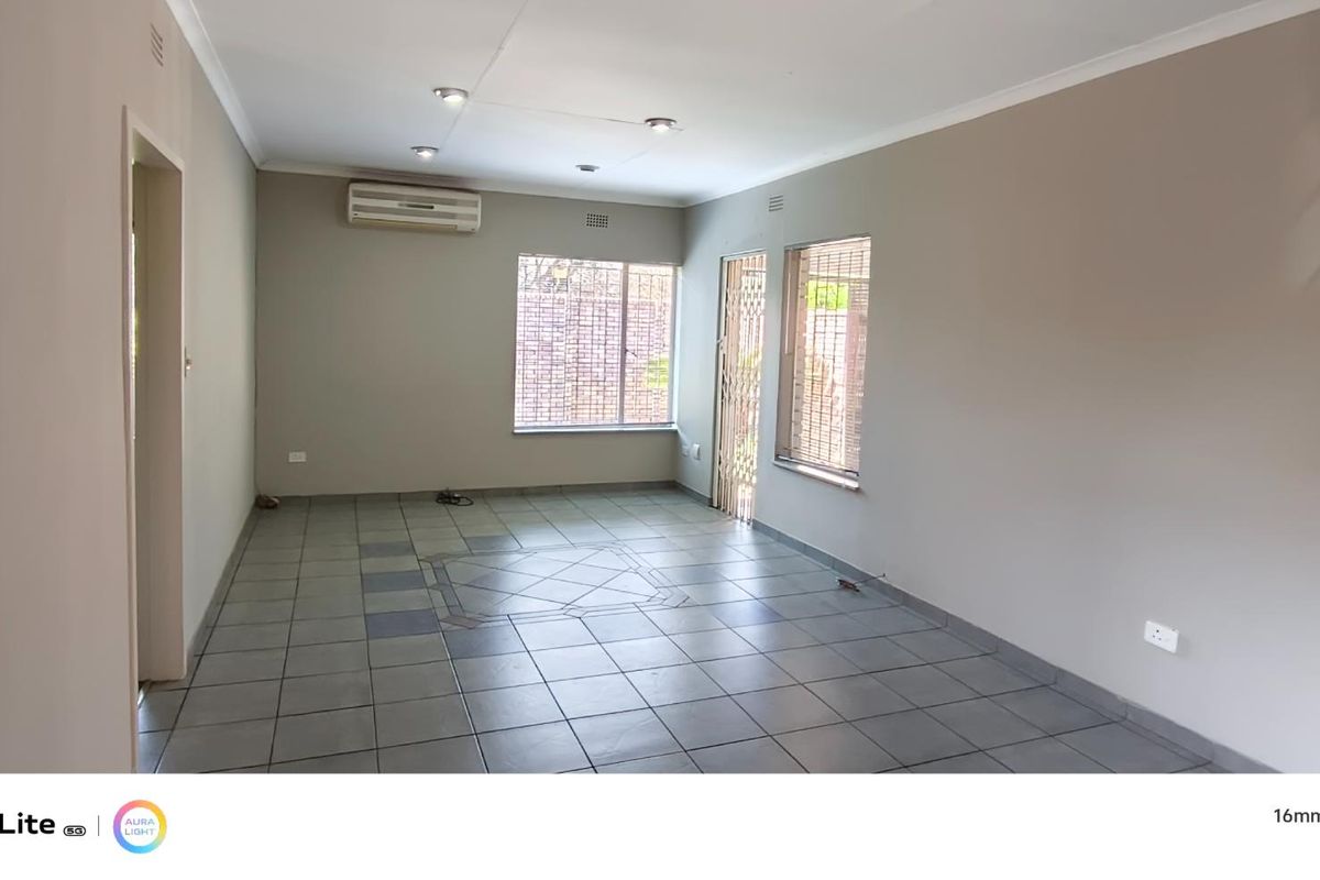 Pet Friendly Simplex for sale in Brackenhurst - Photo 3