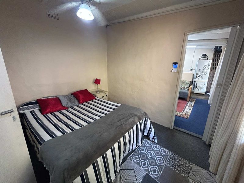 Furnished 1-Bedroom Cottage, Hassle-Free Living with Parking - Photo 6