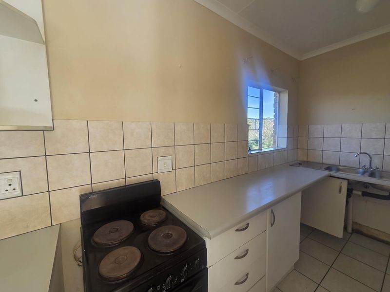 SPACIOUS FREESTANDING FAMILY HOME TO RENT IN BREAUNANDA - Photo 7