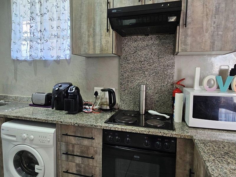 Comfort, Convenience & Captivating Views! - Photo 7