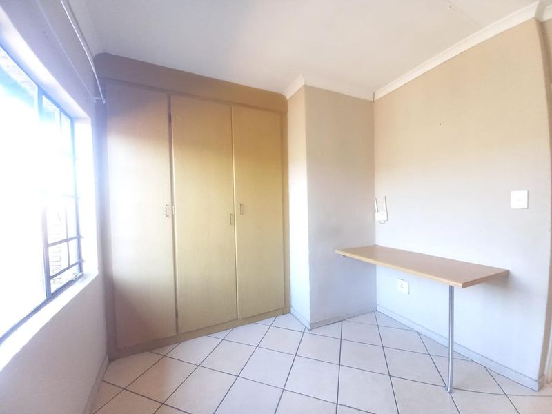 Charming 2-Bedroom Home - Photo 8