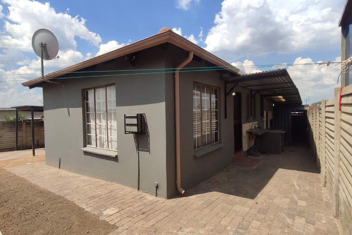 3 Bedroom House for Sale in  Cosmo City - Photo 2