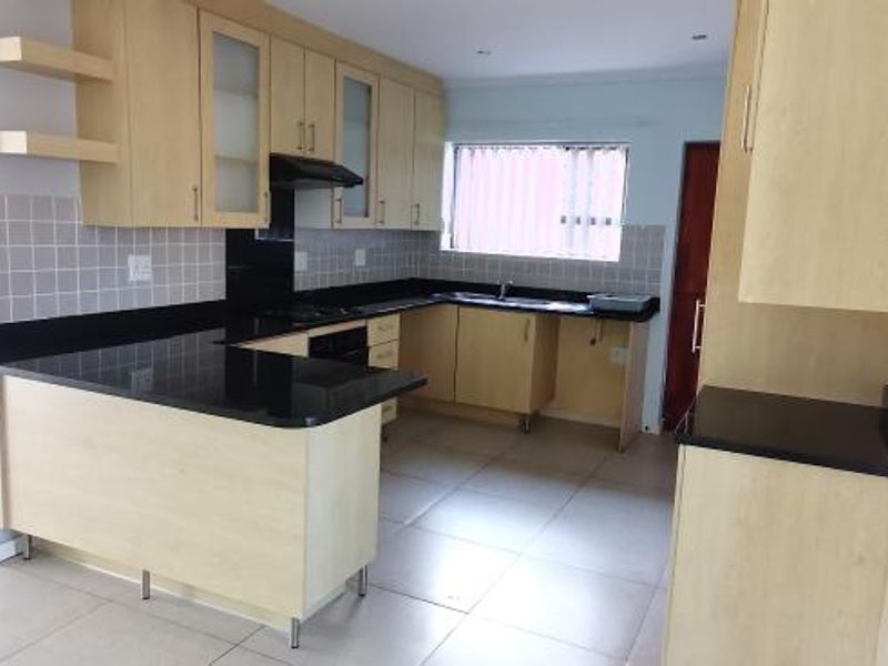 Stylish 3-Bed Townhouse in Cosmos Villas - Available 15 April 2026! - Photo 5