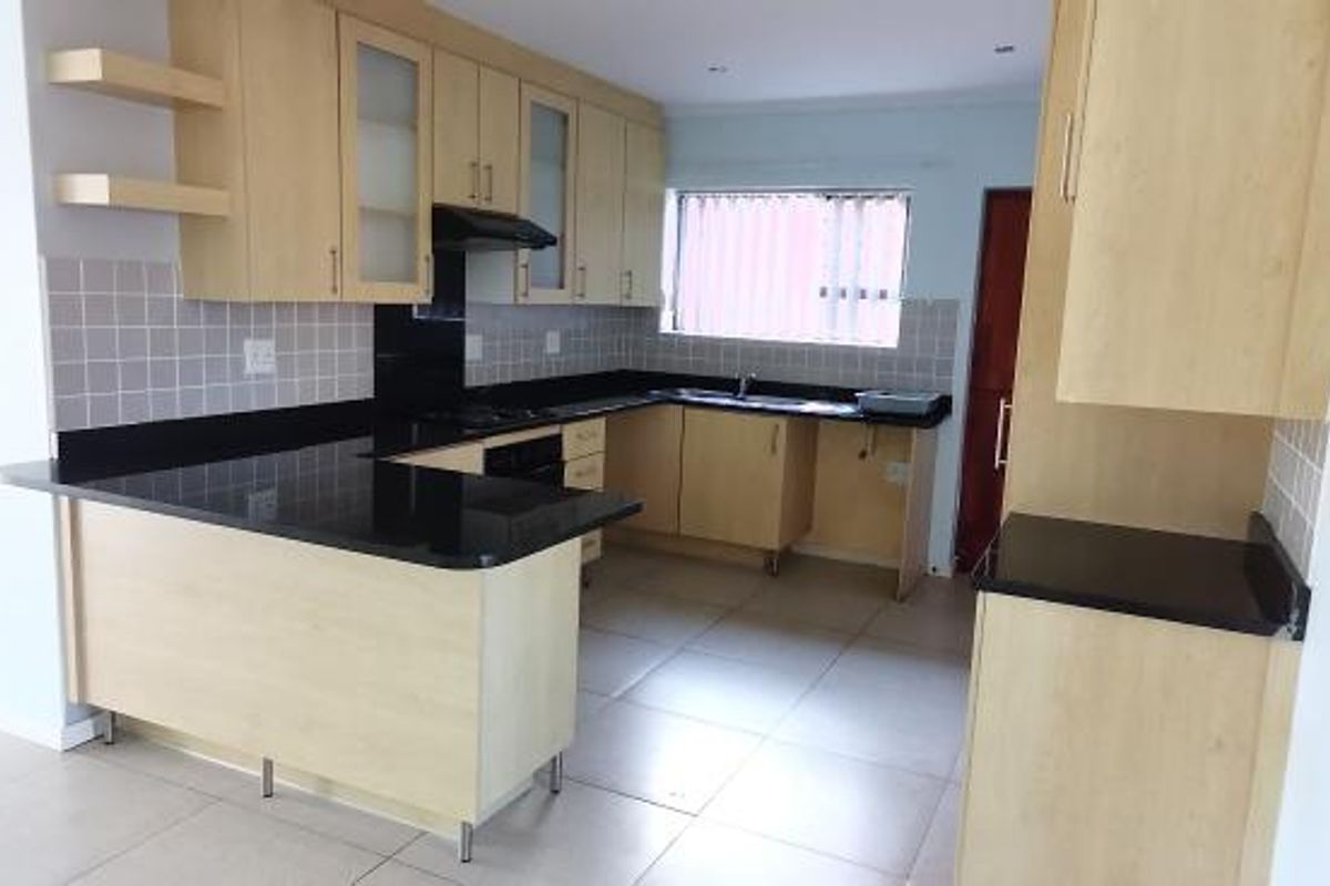 Stylish 3-Bed Townhouse in Cosmos Villas - Available 15 April 2026! - Photo 5