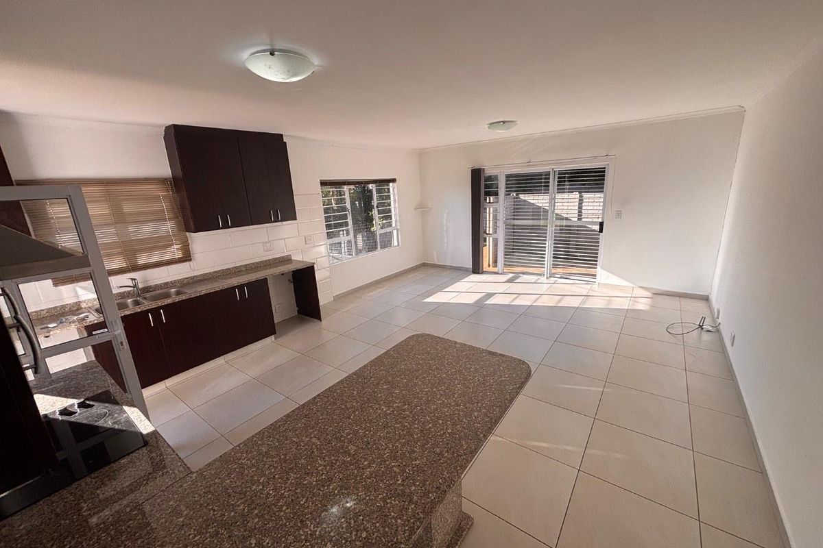 Modern 2-Bedroom, 2-Bathroom Townhouse To Rent in Upper Kloof - Photo 4