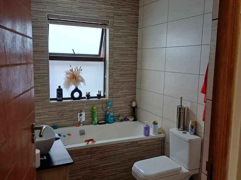 Flexible Layout Home Ideal for Airbnb or Large Families - Photo 6