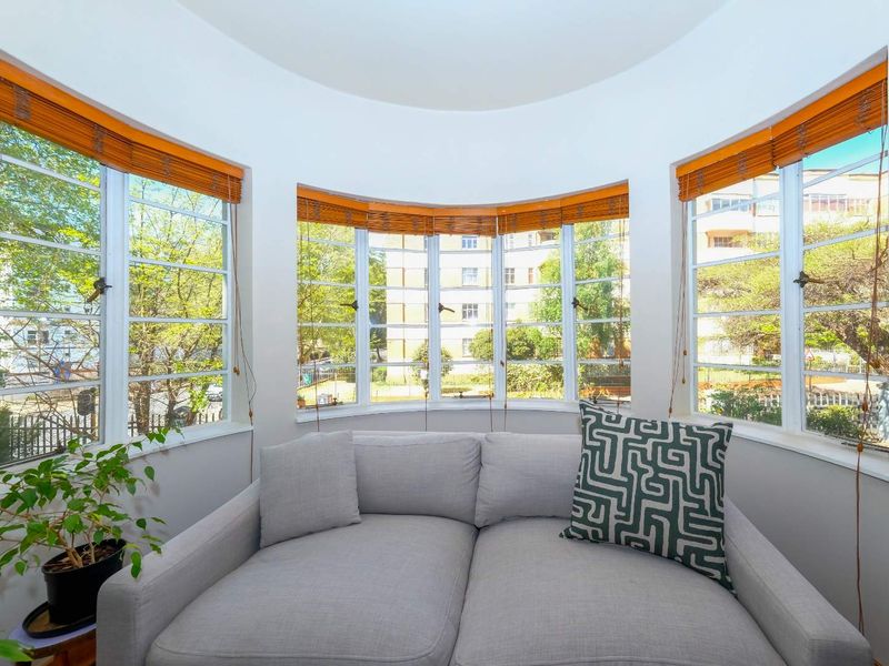 Magnificent apartment in this ever popular complex! - Photo 1
