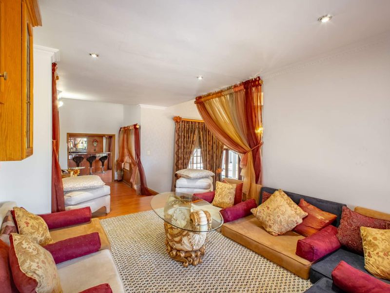 Endless Space, Ultimate Comfort – Dream Family Estate in Cornwall Hill - Photo 10