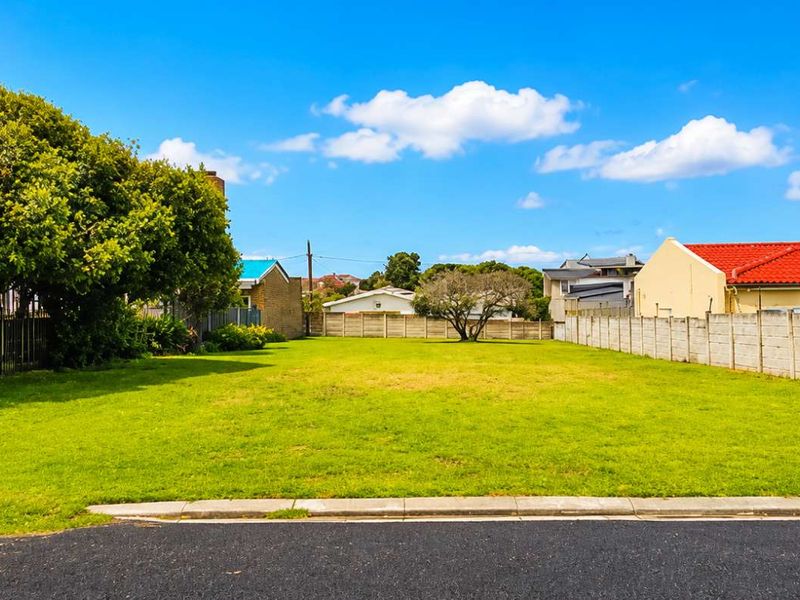 Prime Vacant Stand in the Heart of Franskraal – Location, Location, Location! - Photo 1