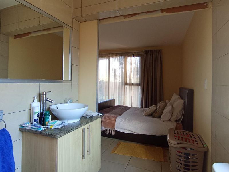 ROOIHUISKRAAL NORTH - 2 BED - 2 BATH - Photo 10