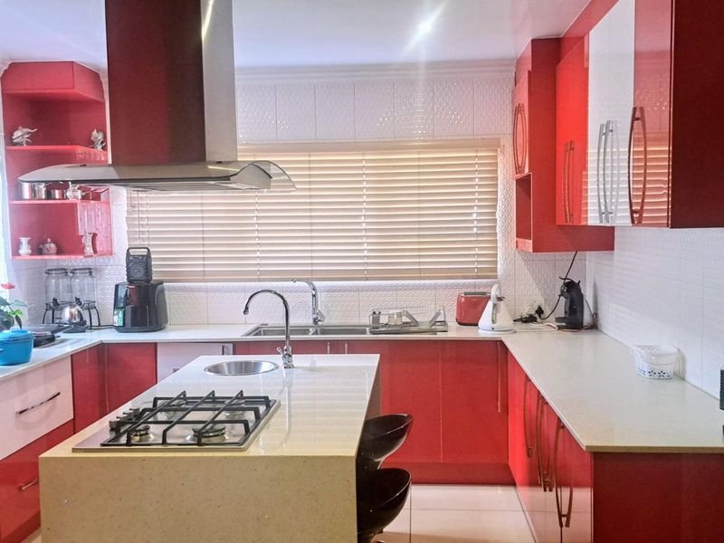 Immaculate multiple-living property for sale in Haddon, Johannesburg South - Photo 4