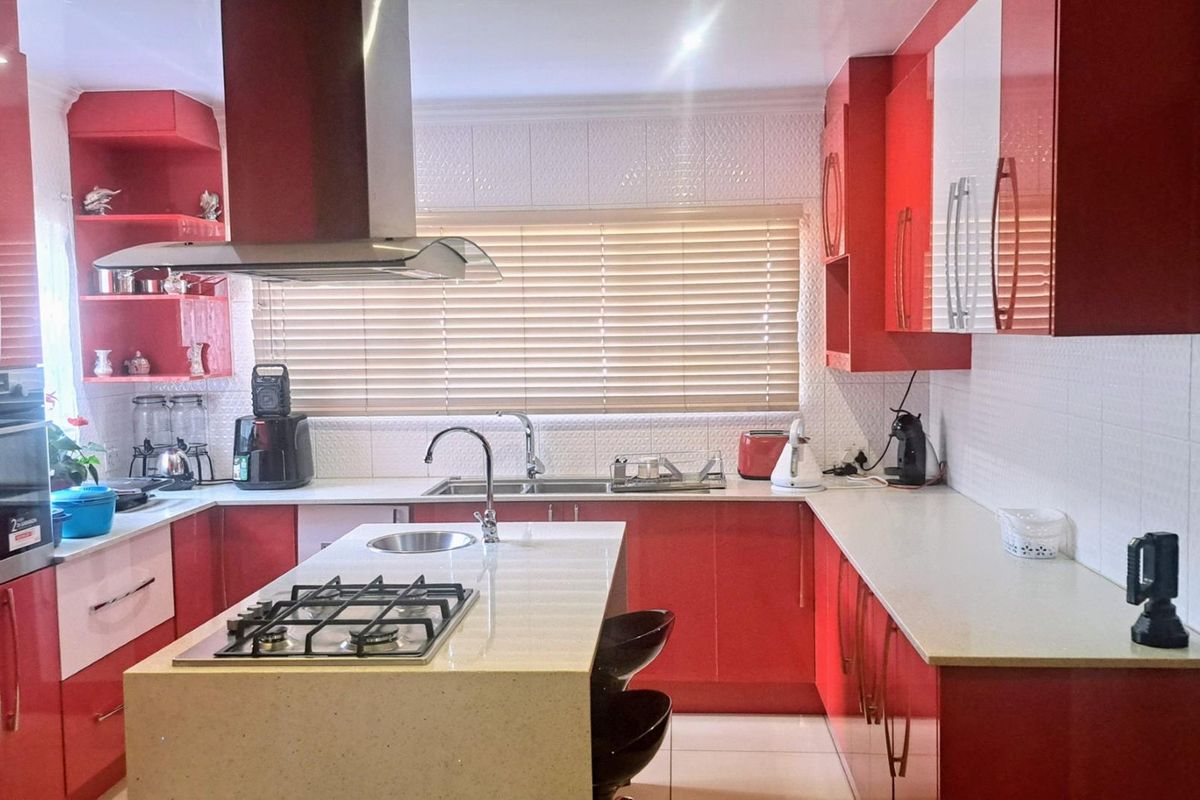 Immaculate multiple-living property for sale in Haddon, Johannesburg South - Photo 4