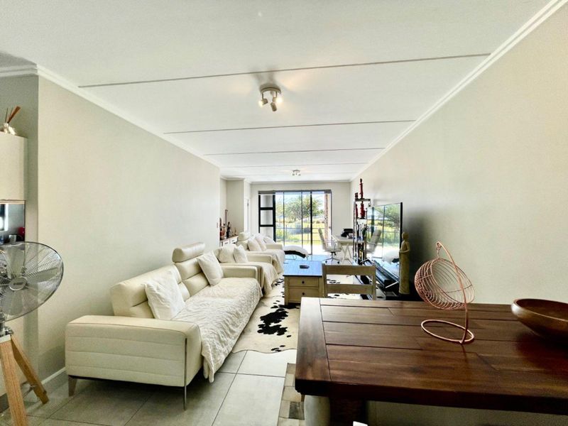 Luxurious 3-Bedroom Ground Floor Unit in Whistling Thorns - Photo 3