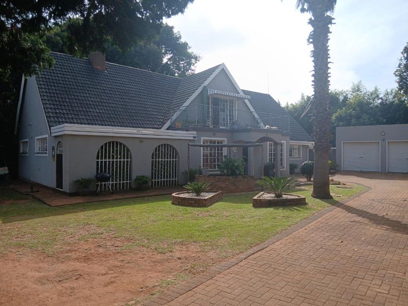 Large family home - Photo 2