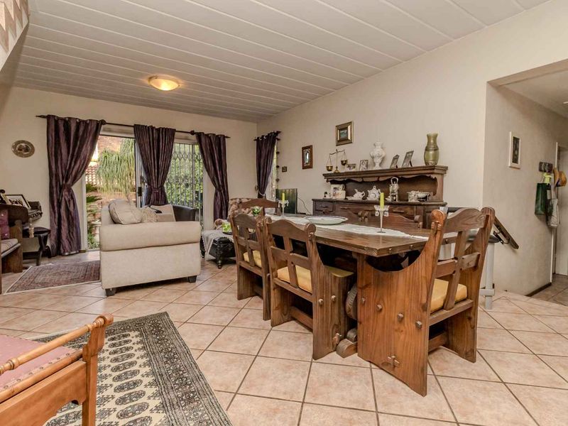 AN OASIS TO CALL HOME FOR THE LARGE FAMILY - Photo 7