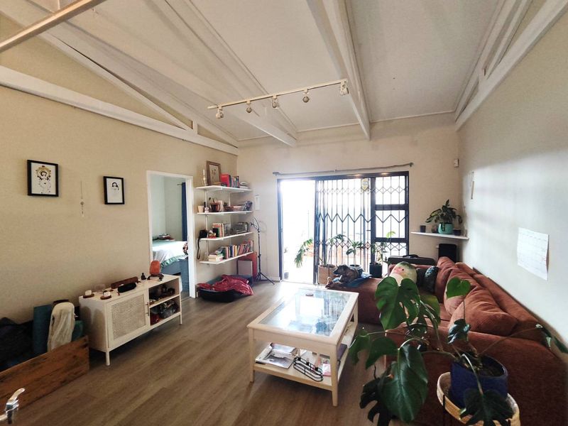 Neat 2 bedroom home in popular security complex - Photo 3