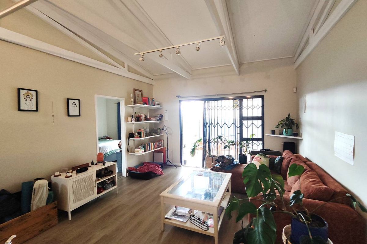 Neat 2 bedroom home in popular security complex - Photo 3