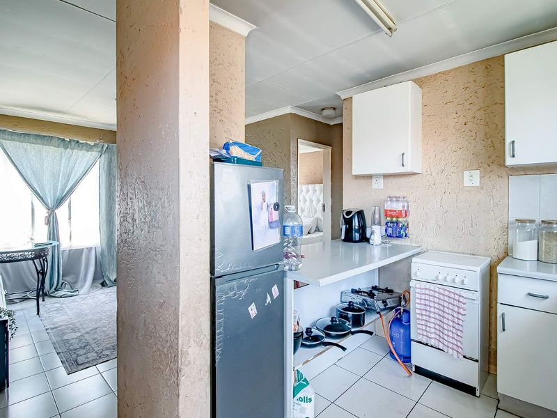 First Floor Corner Unit - Photo 3