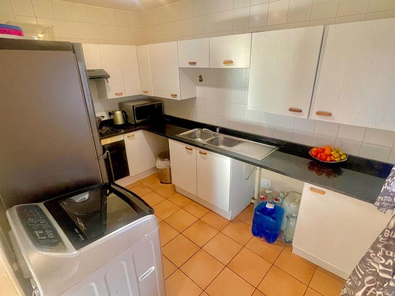 Townhouse (Duplex) — 2 Bedrooms, 2 Bathrooms - Photo 5