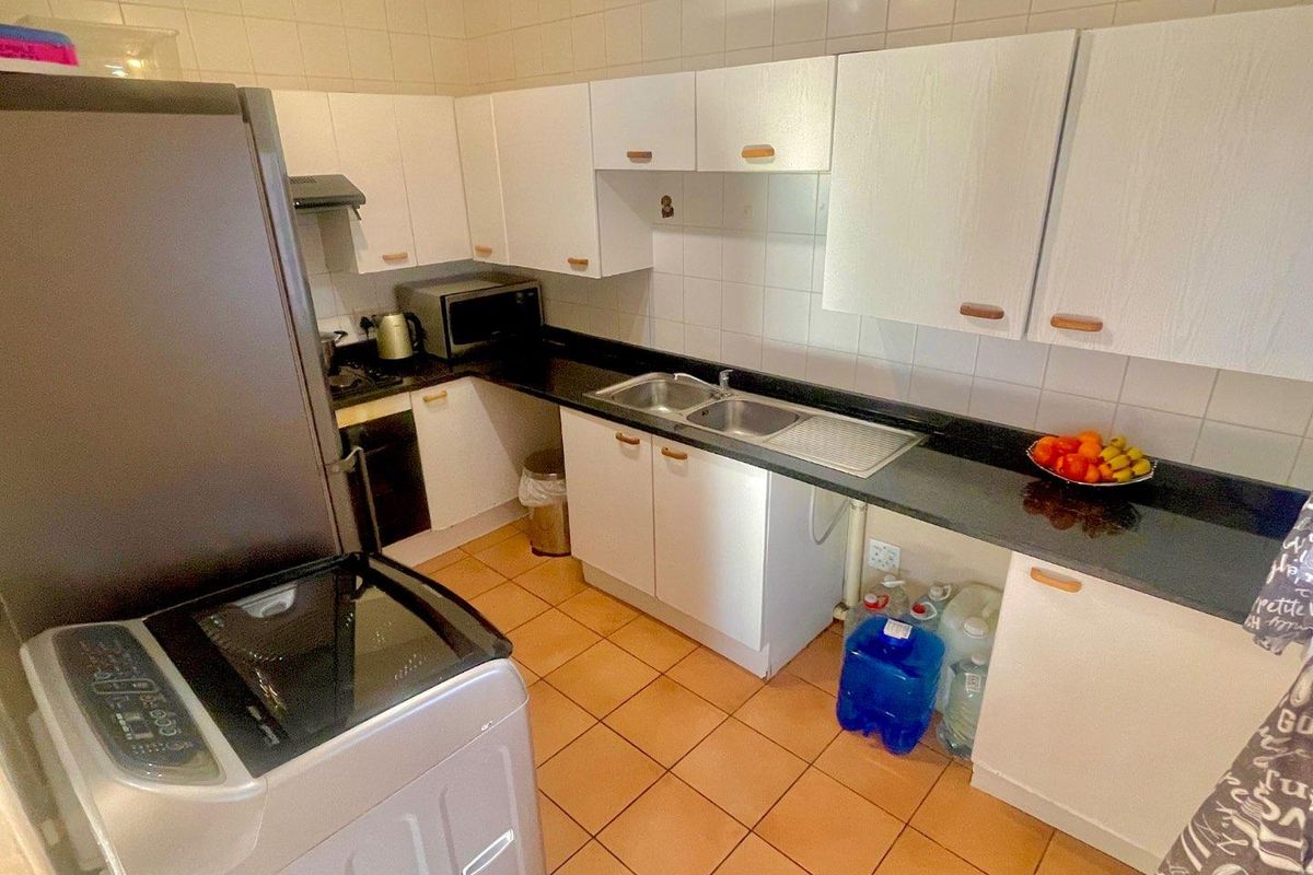 Townhouse (Duplex) — 2 Bedrooms, 2 Bathrooms - Photo 5