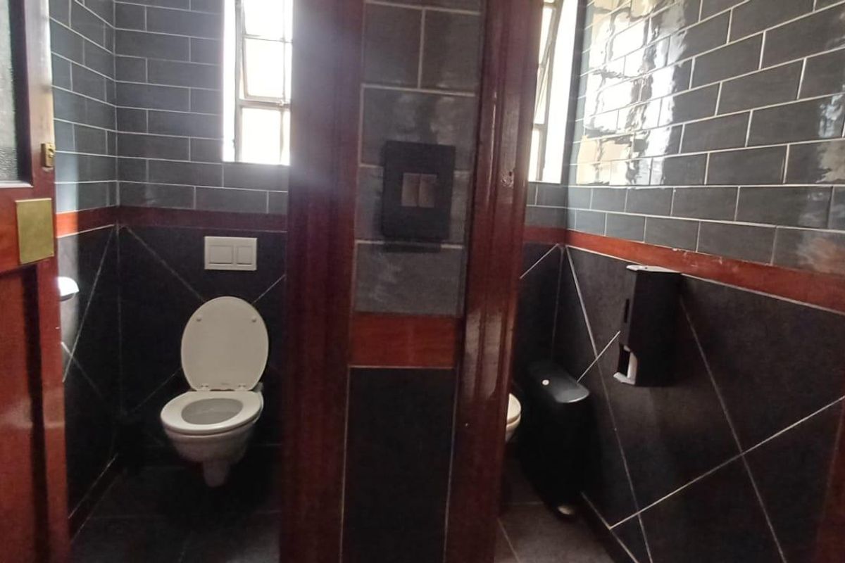 Prime location:  office to let - Photo 5