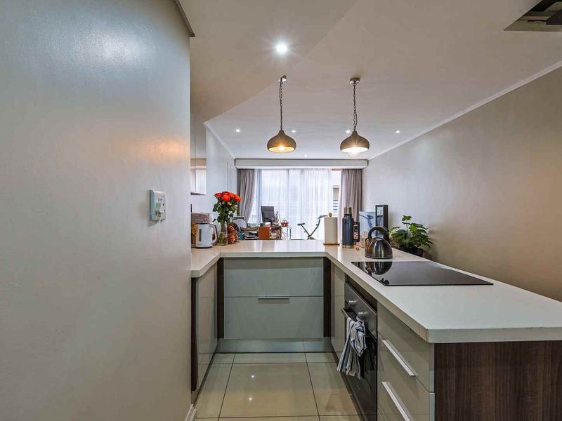 Modern 2-Bedroom Apartment with Rooftop Braai Area - Photo 10