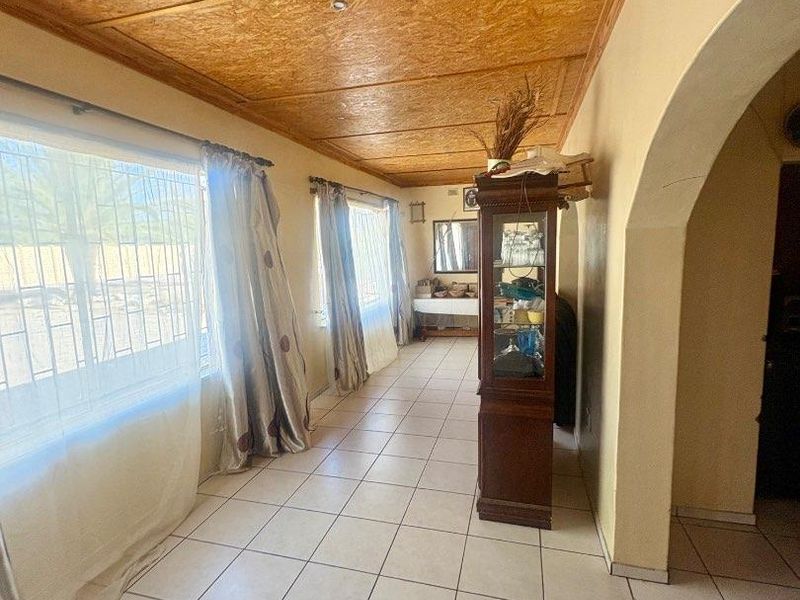 4 Bedrooms House For Sale in Okahandja - Photo 10
