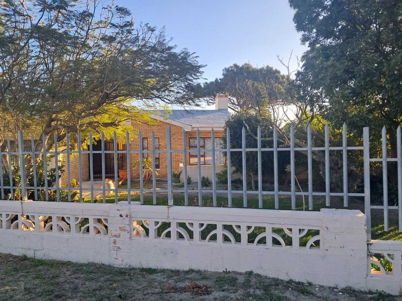 ELEGANT COASTAL RETREAT - Photo 5