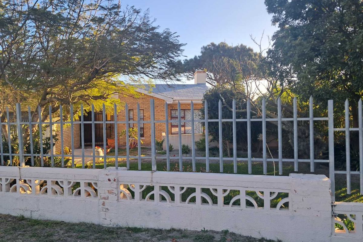 ELEGANT COASTAL RETREAT - Photo 5