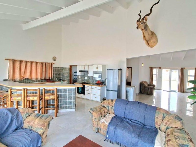 4 Bedroom Beachfront Home - Photo 6